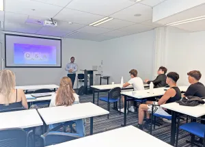 Summer School Students Attend Guest Lecture on Mastering English Presentation Skills